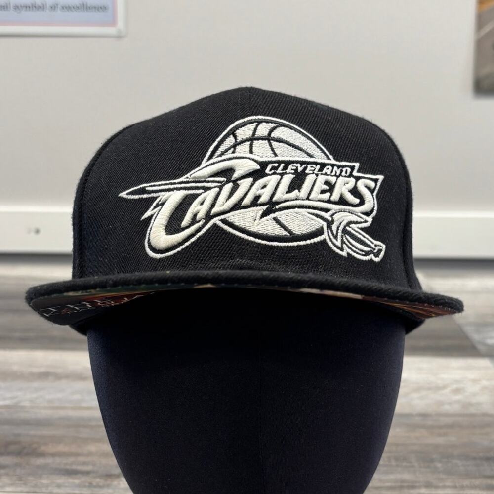 Mitchell & Ness NBA Hardwood Classics Black Cleveland‎ Cavaliers Snapback Cap